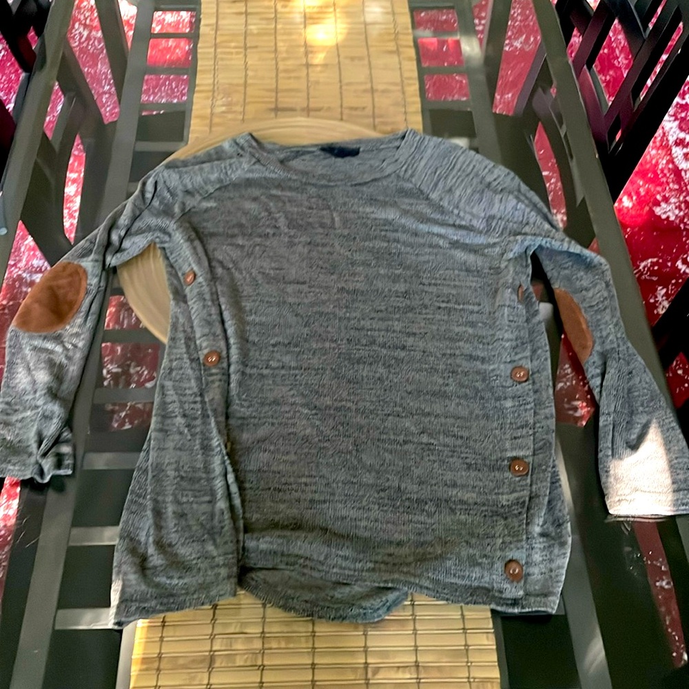 Lightweight sweater